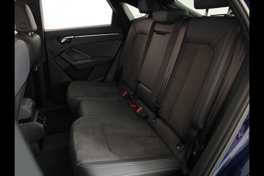 Audi Q3 Sportback 45 TFSI e S Edition 245 pk S-tronic | Navigatie | Panoramadak | Parkeersensoren | Achteruitrijcamera | Adaptieve cruise control | Lichtmetalen velgen 20" | S-line interieur