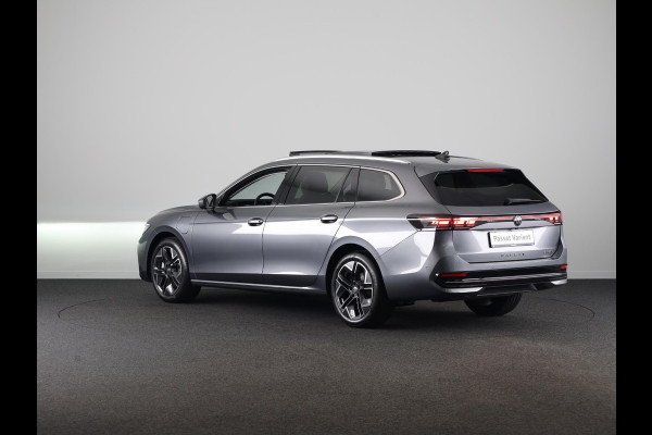 Volkswagen Passat Variant Elegance Business 1.5 eHybrid 150 kW / 204 pk | Private lease vanaf €895 | Panoramaschuif/kanteldak, Lederen interieur, Stoelventilatie en massage