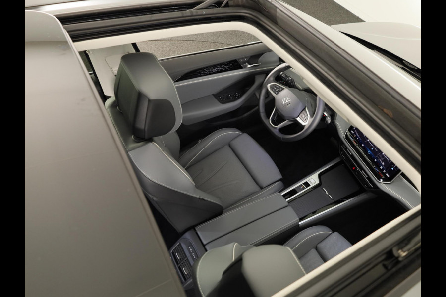 Volkswagen Passat Variant Elegance Business 1.5 eHybrid 150 kW / 204 pk | Private lease vanaf €895 | Panoramaschuif/kanteldak, Lederen interieur, Stoelventilatie en massage
