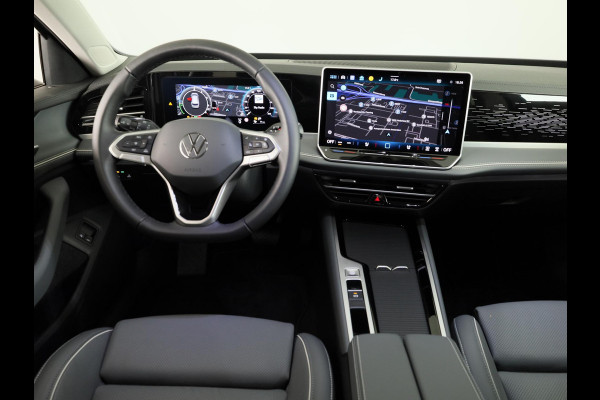 Volkswagen Passat Variant Elegance Business 1.5 eHybrid 150 kW / 204 pk | Private lease vanaf €895 | Panoramaschuif/kanteldak, Lederen interieur, Stoelventilatie en massage