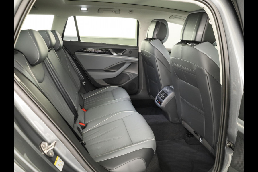 Volkswagen Passat Variant Elegance Business 1.5 eHybrid 150 kW / 204 pk | Private lease vanaf €895 | Panoramaschuif/kanteldak, Lederen interieur, Stoelventilatie en massage