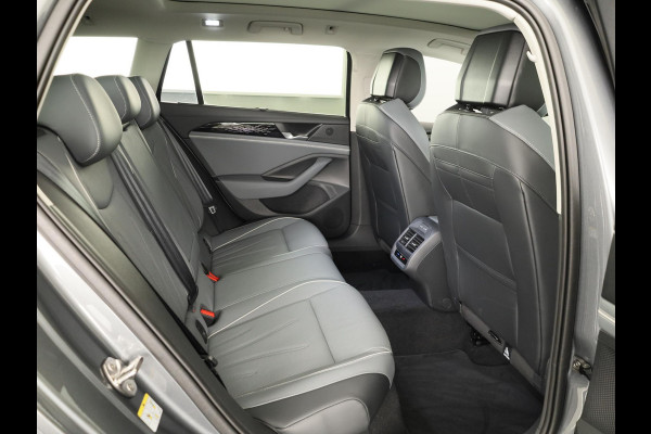 Volkswagen Passat Variant Elegance Business 1.5 eHybrid 150 kW / 204 pk | Private lease vanaf €895 | Panoramaschuif/kanteldak, Lederen interieur, Stoelventilatie en massage
