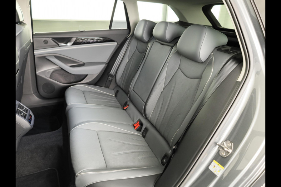 Volkswagen Passat Variant Elegance Business 1.5 eHybrid 150 kW / 204 pk | Private lease vanaf €895 | Panoramaschuif/kanteldak, Lederen interieur, Stoelventilatie en massage