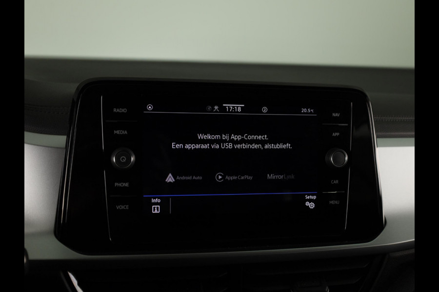 Volkswagen T-Roc 1.5 TSI Life 150 pk Automaat (DSG) | Navigatie via App | Parkeersensoren (Park assist) | Achteruitrijcamera | Autom. airco | Stoelverwarming |