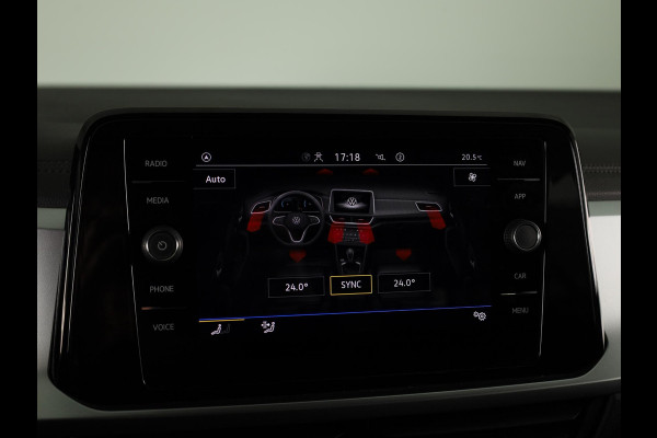 Volkswagen T-Roc 1.5 TSI Life 150 pk Automaat (DSG) | Navigatie via App | Parkeersensoren (Park assist) | Achteruitrijcamera | Autom. airco | Stoelverwarming |