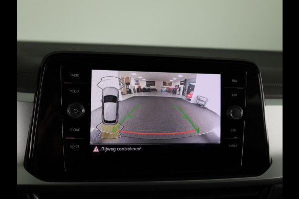 Volkswagen T-Roc 1.5 TSI Life 150 pk Automaat (DSG) | Navigatie via App | Parkeersensoren (Park assist) | Achteruitrijcamera | Autom. airco | Stoelverwarming |