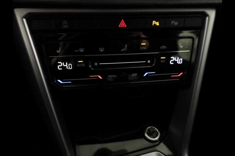 Volkswagen T-Roc 1.5 TSI Life 150 pk Automaat (DSG) | Navigatie via App | Parkeersensoren (Park assist) | Achteruitrijcamera | Autom. airco | Stoelverwarming |