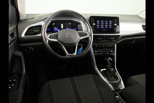 Volkswagen T-Roc 1.5 TSI Life 150 pk Automaat (DSG) | Navigatie via App | Parkeersensoren (Park assist) | Achteruitrijcamera | Autom. airco | Stoelverwarming |
