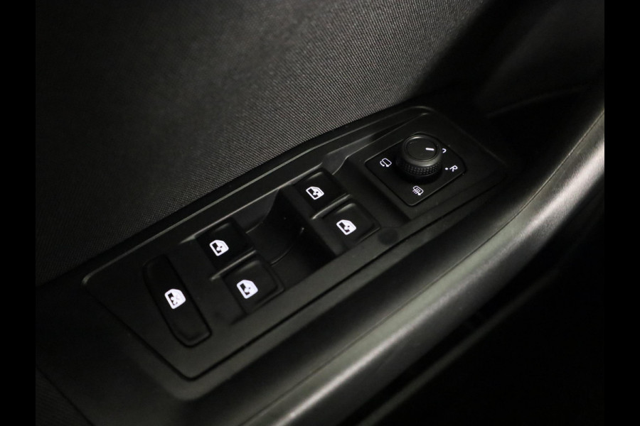 Volkswagen T-Roc 1.5 TSI Life 150 pk Automaat (DSG) | Navigatie via App | Parkeersensoren (Park assist) | Achteruitrijcamera | Autom. airco | Stoelverwarming |
