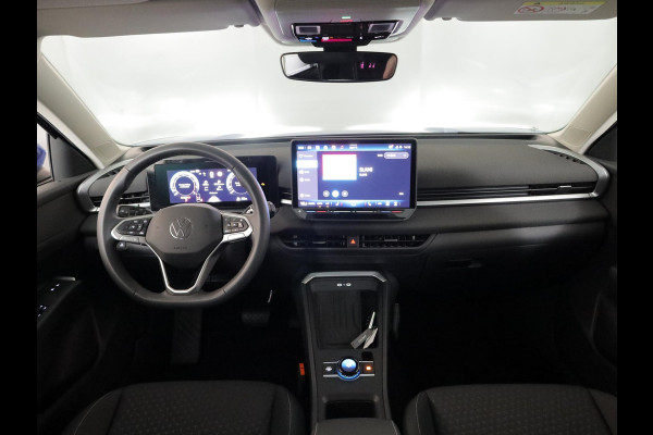 Volkswagen T-Roc Life First Edition 1.5 eTSI 85 kW / 116 PK SUV 7 v | Private lease vanaf €656 | DSG | Camera| 18'LM-velgen| verwarmd stuur en stoelen