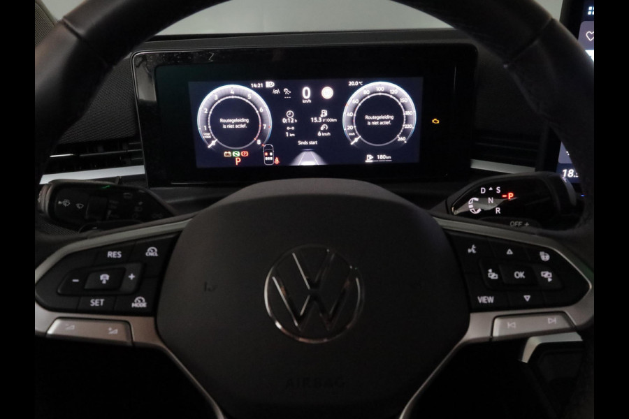 Volkswagen T-Roc Life First Edition 1.5 eTSI 85 kW / 116 PK SUV 7 v | Private lease vanaf €656 | DSG | Camera| 18'LM-velgen| verwarmd stuur en stoelen