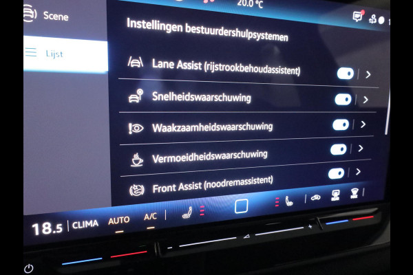 Volkswagen T-Roc Life First Edition 1.5 eTSI 85 kW / 116 PK SUV 7 v | Private lease vanaf €656 | DSG | Camera| 18'LM-velgen| verwarmd stuur en stoelen