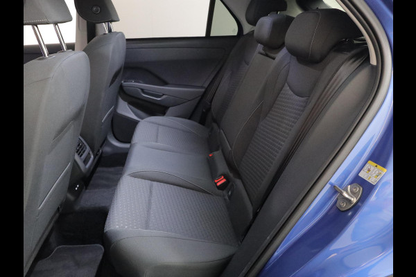 Volkswagen T-Roc Life First Edition 1.5 eTSI 85 kW / 116 PK SUV 7 v | Private lease vanaf €656 | DSG | Camera| 18'LM-velgen| verwarmd stuur en stoelen