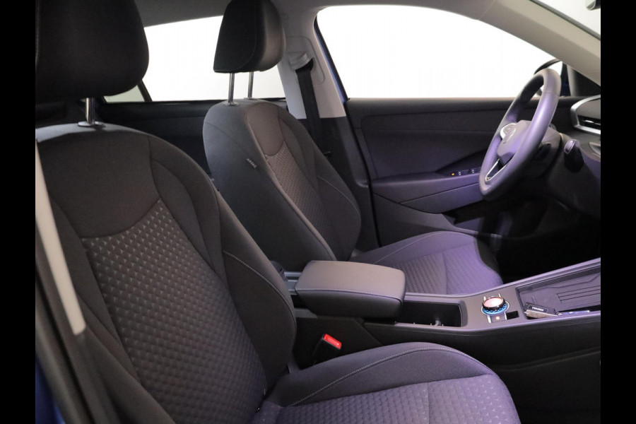 Volkswagen T-Roc Life First Edition 1.5 eTSI 85 kW / 116 PK SUV 7 v | Private lease vanaf €656 | DSG | Camera| 18'LM-velgen| verwarmd stuur en stoelen