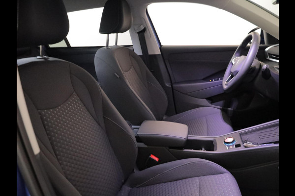 Volkswagen T-Roc Life First Edition 1.5 eTSI 85 kW / 116 PK SUV 7 v | Private lease vanaf €656 | DSG | Camera| 18'LM-velgen| verwarmd stuur en stoelen