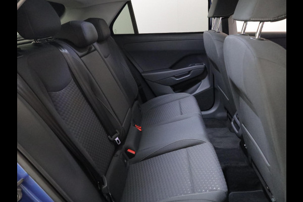Volkswagen T-Roc Life First Edition 1.5 eTSI 85 kW / 116 PK SUV 7 v | Private lease vanaf €656 | DSG | Camera| 18'LM-velgen| verwarmd stuur en stoelen