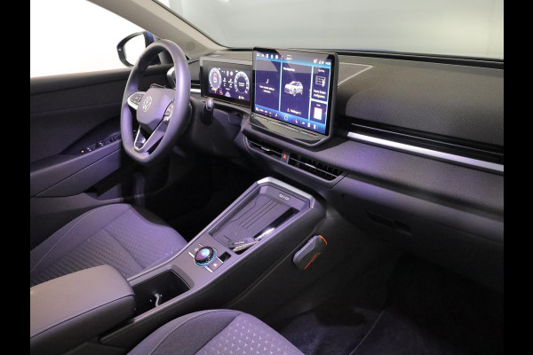 Volkswagen T-Roc Life First Edition 1.5 eTSI 85 kW / 116 PK SUV 7 v | Private lease vanaf €656 | DSG | Camera| 18'LM-velgen| verwarmd stuur en stoelen