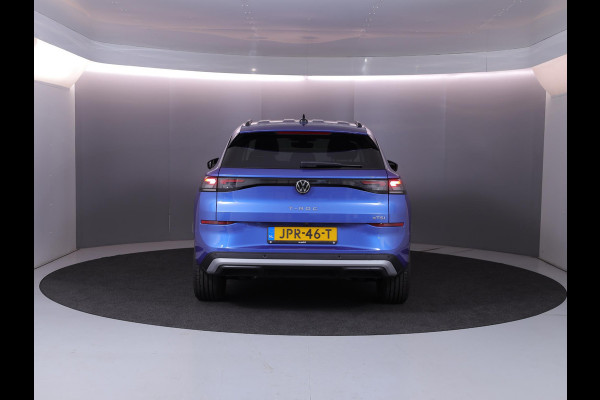 Volkswagen T-Roc Life First Edition 1.5 eTSI 85 kW / 116 PK SUV 7 v | Private lease vanaf €656 | DSG | Camera| 18'LM-velgen| verwarmd stuur en stoelen