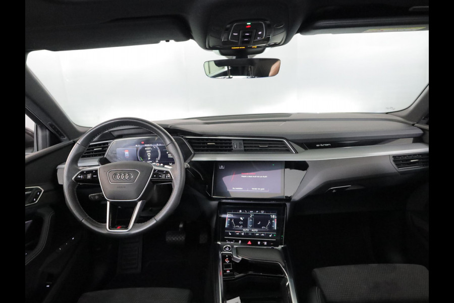 Audi e-tron 55 quattro S edition 95 kWh 408 pk | SOH 95,66% | Navigatie | Panoramadak | Parkeersensoren | Achteruitrijcamera | Matrix LED koplampen | Stoelverwarming | S-Line |