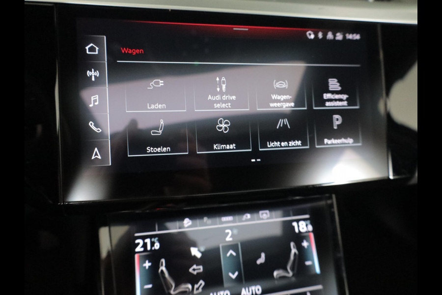 Audi e-tron 55 quattro S edition 95 kWh 408 pk | SOH 95,66% | Navigatie | Panoramadak | Parkeersensoren | Achteruitrijcamera | Matrix LED koplampen | Stoelverwarming | S-Line |