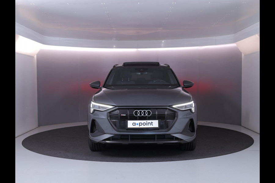 Audi e-tron 55 quattro S edition 95 kWh 408 pk | SOH 95,66% | Navigatie | Panoramadak | Parkeersensoren | Achteruitrijcamera | Matrix LED koplampen | Stoelverwarming | S-Line |
