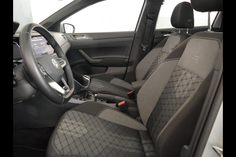 Volkswagen Polo 1.0 TSI R-Line Edition 95 pk | Automaat | Panoramisch schuif/kantel dak | Verwarmbare voorstoelen