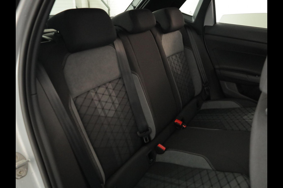 Volkswagen Polo 1.0 TSI R-Line Edition 95 pk | Automaat | Panoramisch schuif/kantel dak | Verwarmbare voorstoelen