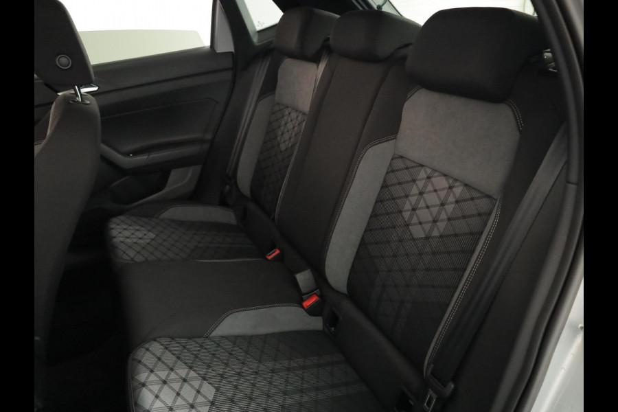 Volkswagen Polo 1.0 TSI R-Line Edition 95 pk | Automaat | Panoramisch schuif/kantel dak | Verwarmbare voorstoelen