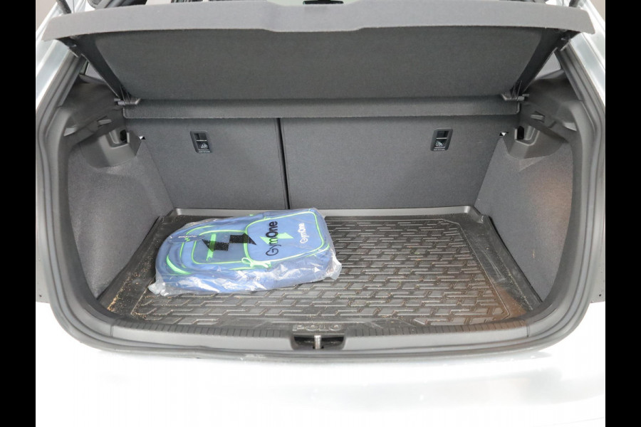 Volkswagen Polo 1.0 TSI R-Line Edition 95 pk | Automaat | Panoramisch schuif/kantel dak | Verwarmbare voorstoelen
