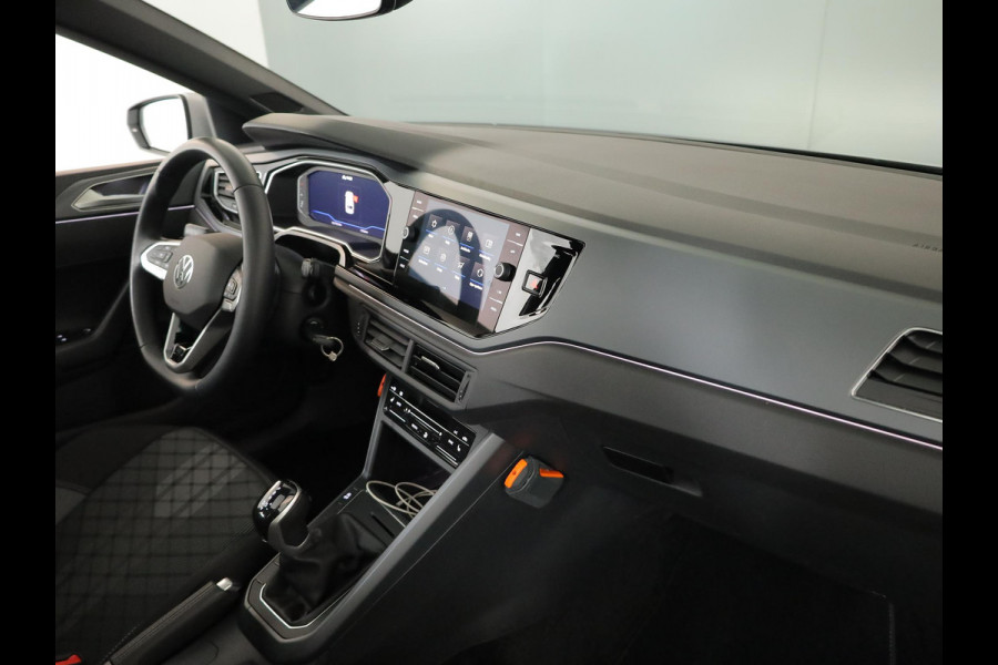 Volkswagen Polo 1.0 TSI R-Line Edition 95 pk | Automaat | Panoramisch schuif/kantel dak | Verwarmbare voorstoelen