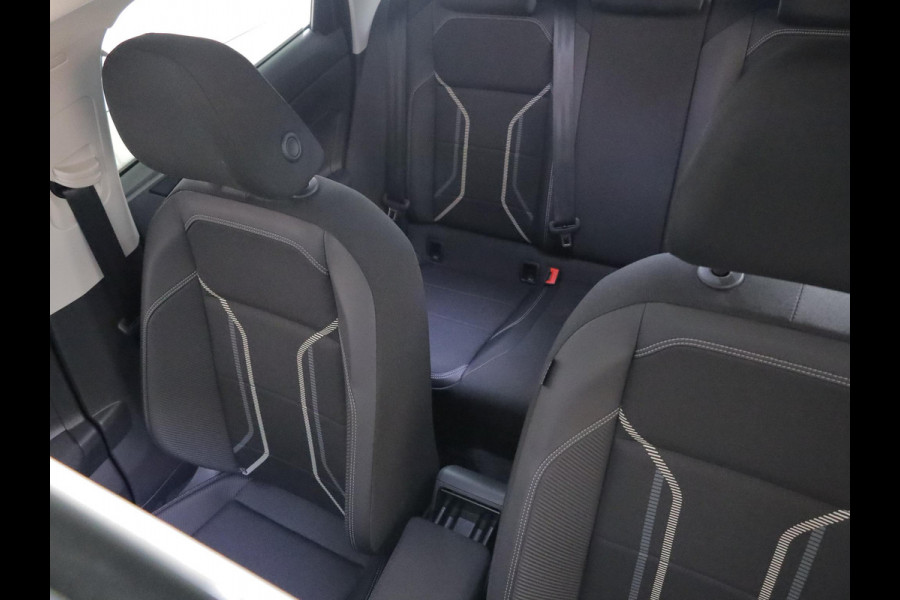 Volkswagen Taigo 1.5 TSI Style 150 pk Automaat (DSG) | Navigatie | Panoramadak | Parkeersensoren (Park assist) | Achteruitrijcamera | Stoelverwarming |