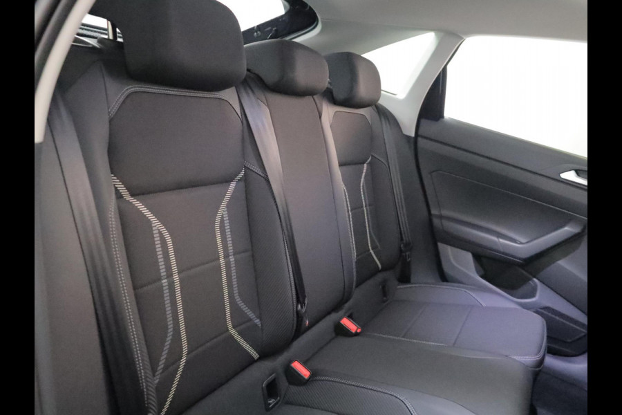 Volkswagen Taigo 1.5 TSI Style 150 pk Automaat (DSG) | Navigatie | Panoramadak | Parkeersensoren (Park assist) | Achteruitrijcamera | Stoelverwarming |