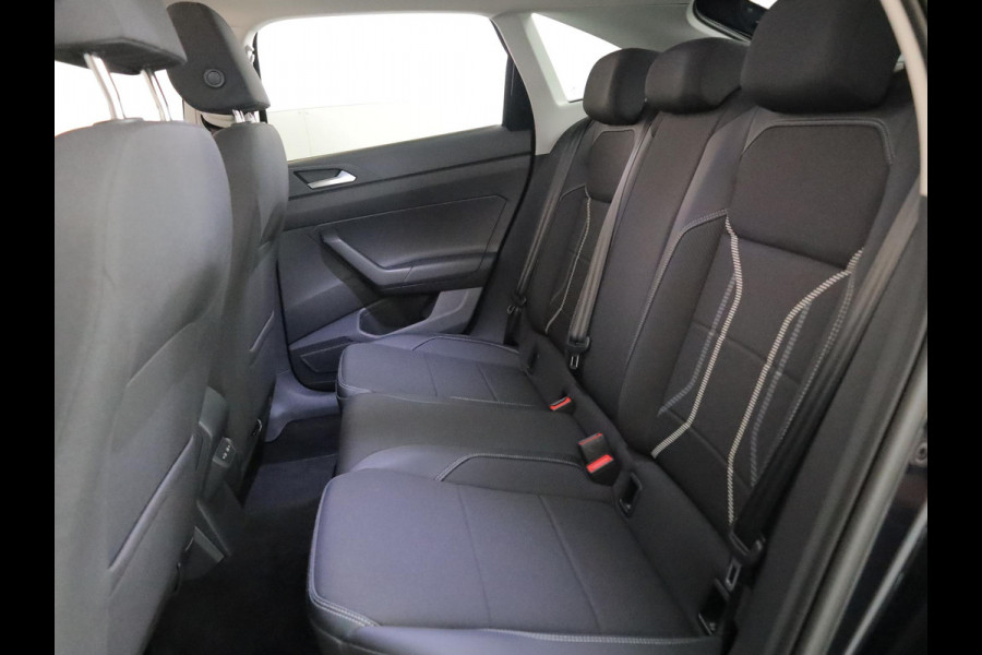 Volkswagen Taigo 1.5 TSI Style 150 pk Automaat (DSG) | Navigatie | Panoramadak | Parkeersensoren (Park assist) | Achteruitrijcamera | Stoelverwarming |