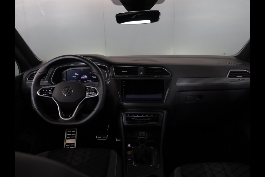 Volkswagen Tiguan 1.4 TSI eHybrid R-Line Business 245 pk Automaat (DSG) | Navigatie | Panoramadak | Parkeersensoren (Park assist) | Rondomzicht camera | Black Style pakket | R-Line |