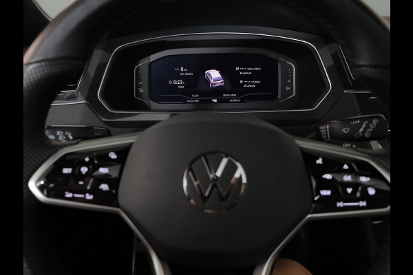 Volkswagen Tiguan 1.4 TSI eHybrid R-Line Business 245 pk Automaat (DSG) | Navigatie | Panoramadak | Parkeersensoren (Park assist) | Rondomzicht camera | Black Style pakket | R-Line |