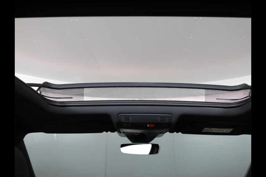 Volkswagen Tiguan 1.4 TSI eHybrid R-Line Business 245 pk Automaat (DSG) | Navigatie | Panoramadak | Parkeersensoren (Park assist) | Rondomzicht camera | Black Style pakket | R-Line |
