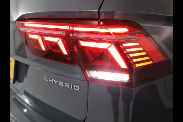 Volkswagen Tiguan 1.4 TSI eHybrid R-Line Business 245 pk Automaat (DSG) | Navigatie | Panoramadak | Parkeersensoren (Park assist) | Rondomzicht camera | Black Style pakket | R-Line |