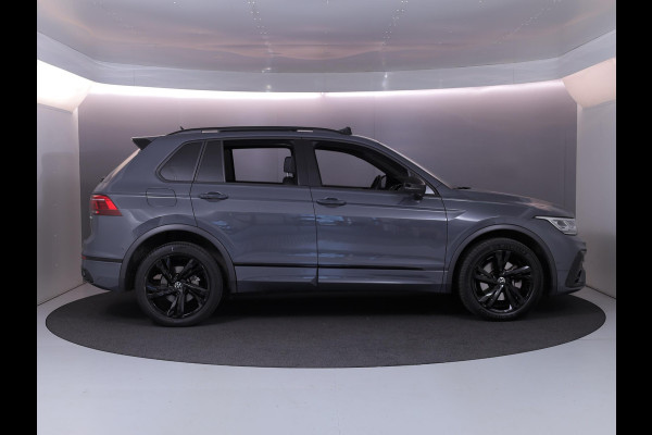 Volkswagen Tiguan 1.4 TSI eHybrid R-Line Business 245 pk Automaat (DSG) | Navigatie | Panoramadak | Parkeersensoren (Park assist) | Rondomzicht camera | Black Style pakket | R-Line |