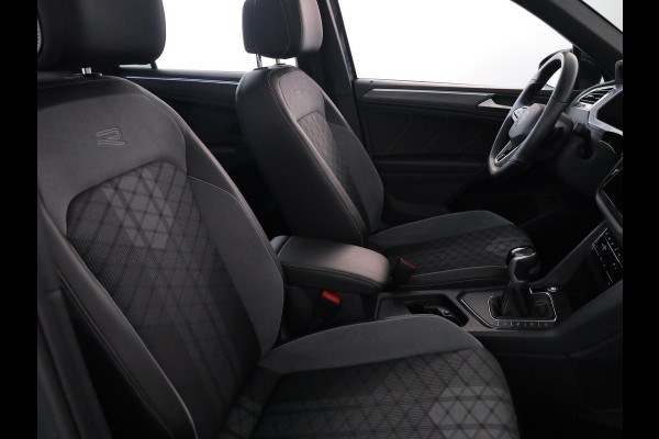 Volkswagen Tiguan 1.4 TSI eHybrid R-Line Business 245 pk Automaat (DSG) | Navigatie | Panoramadak | Parkeersensoren (Park assist) | Rondomzicht camera | Black Style pakket | R-Line |