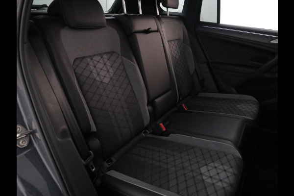 Volkswagen Tiguan 1.4 TSI eHybrid R-Line Business 245 pk Automaat (DSG) | Navigatie | Panoramadak | Parkeersensoren (Park assist) | Rondomzicht camera | Black Style pakket | R-Line |