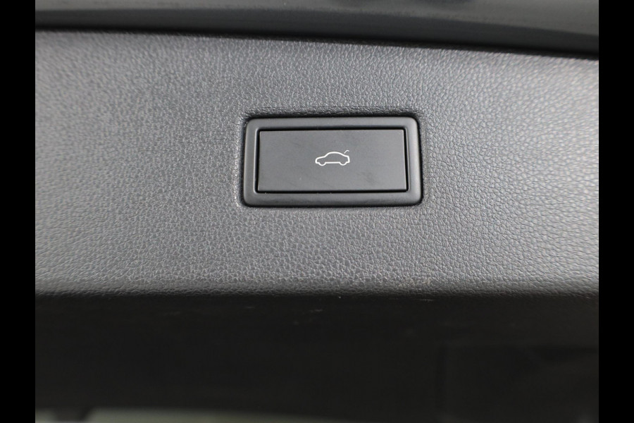 Volkswagen Tiguan 1.4 TSI eHybrid R-Line Business 245 pk Automaat (DSG) | Navigatie | Panoramadak | Parkeersensoren (Park assist) | Rondomzicht camera | Black Style pakket | R-Line |
