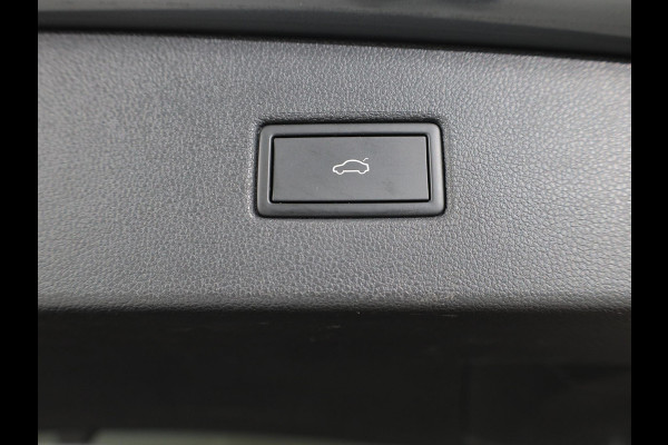 Volkswagen Tiguan 1.4 TSI eHybrid R-Line Business 245 pk Automaat (DSG) | Navigatie | Panoramadak | Parkeersensoren (Park assist) | Rondomzicht camera | Black Style pakket | R-Line |