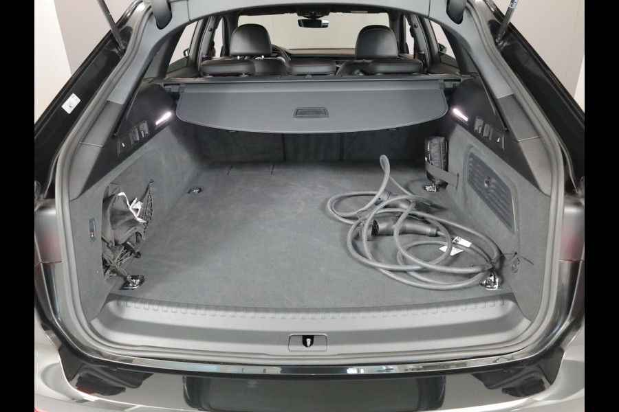 Audi A6 Avant 55 TFSI e quattro S edition Competition 367 pk S-tronic | Verlengde garantie | Navigatie | Panoramadak | Trekhaak (wegklapbaar) | Parkeersensoren (Park assist) | Rondomzicht camera | Lederen bekleding | S-Line |