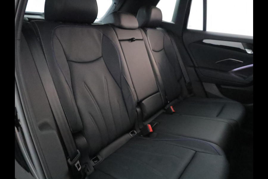 Volkswagen Tiguan 1.5 eHybrid R-Line Edition 272 pk Automaat (DSG) | Verlengde garantie | Navigatie | Panoramadak | Trekhaak (wegklapbaar) | Parkeersensoren (Park assist) | Rondomzicht camera | Lederen bekleding | Stoelverwarming/ventilatie |