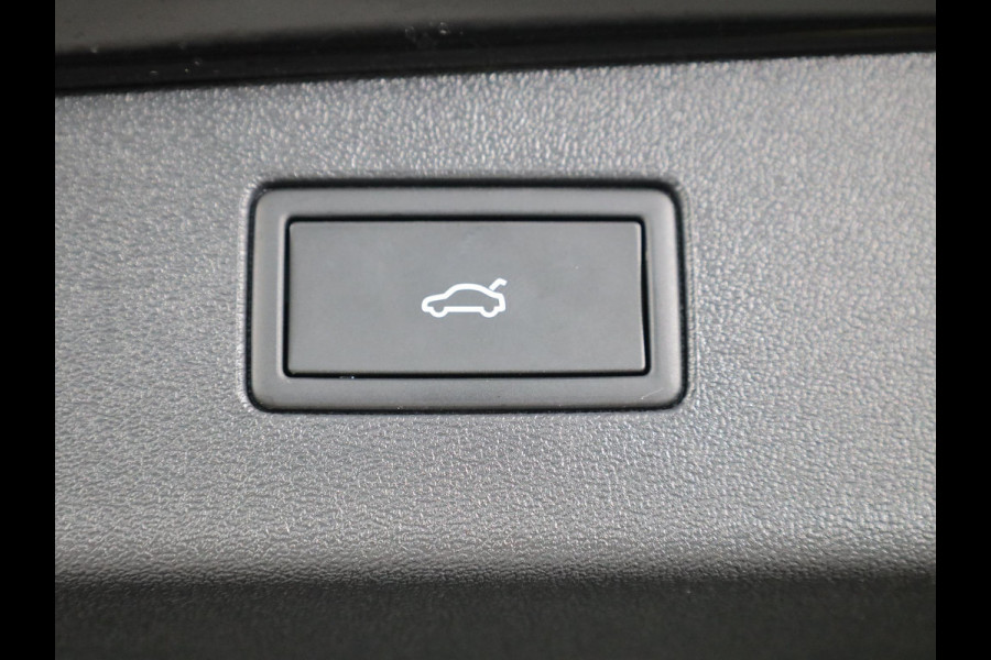Volkswagen Tiguan 1.5 eHybrid R-Line Edition 272 pk Automaat (DSG) | Verlengde garantie | Navigatie | Panoramadak | Trekhaak (wegklapbaar) | Parkeersensoren (Park assist) | Rondomzicht camera | Lederen bekleding | Stoelverwarming/ventilatie |