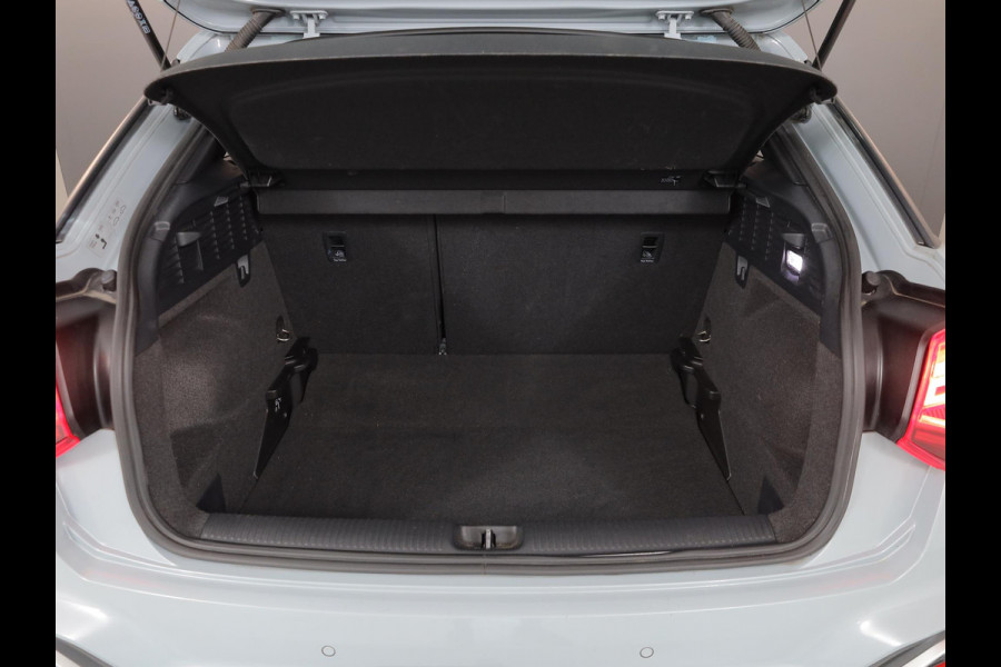 Audi Q2 35 TFSI S Edition 150 pk S-tronic | Navigatie | Trekhaak | Parkeersensoren achter | Matrix LED koplampen | S-Line |