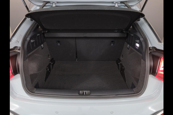 Audi Q2 35 TFSI S Edition 150 pk S-tronic | Navigatie | Trekhaak | Parkeersensoren achter | Matrix LED koplampen | S-Line |