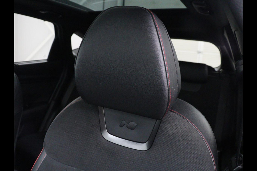 Hyundai Tucson 1.6 T-GDI PHEV N Line Sky 4WD | Pano | SOH 97,3% Stoelverwarming | Leder/Alcantara | Camera | Adaptive cruise | Carplay | Full LED | Stuurverwarming | Keyless | Plug In