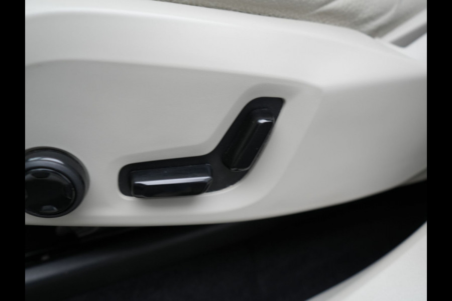 Volvo XC60 T6 AWD FACELIFT MODEL Inscription PHEV 350pk Dealer O.H | Panodak | Adaptive Cruise | Camera | Harman / Kardon | Lederen Sportstoelen Memory & Verwarmd | Google Assistant | Apple Carplay | Keyless | Full LED | Pilot Assist | Navigatie | Virtual |