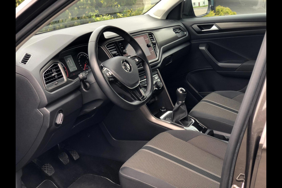 Volkswagen T-Roc 1.0 TSI Style | Carplay/Android, ACC, Stoel+Stuurverw., Trekhaak, Camera, PDC, Airco | Dealeronderhouden |